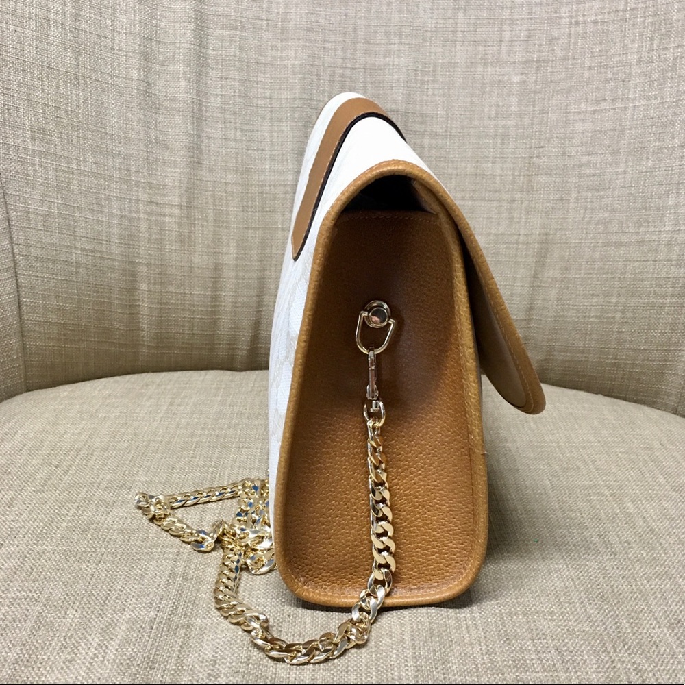 Authentic Gucci white monogram coated canvas crossbody bag - Picture 8 of 16